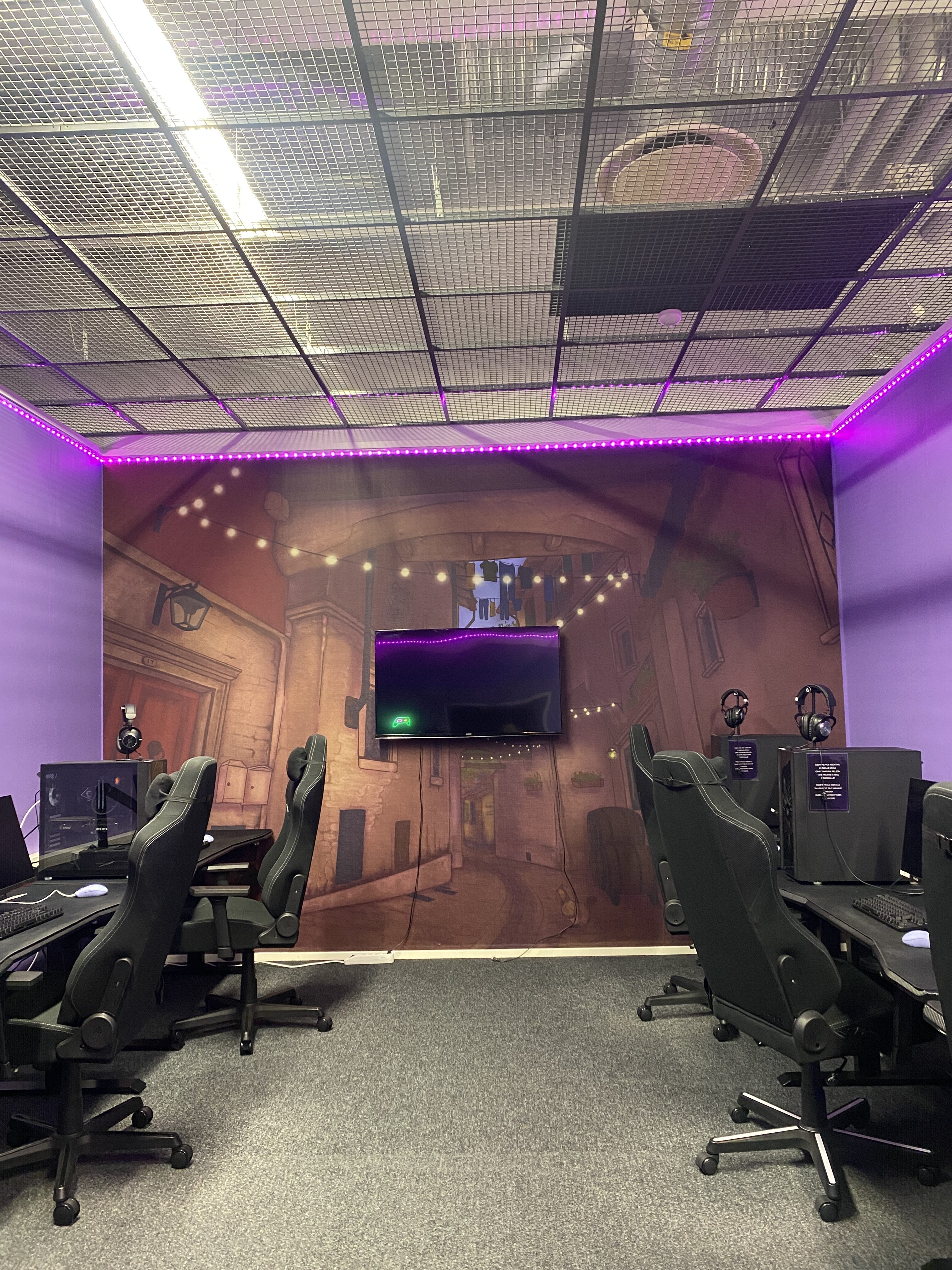 Kuva EXENin pelihuoneesta.